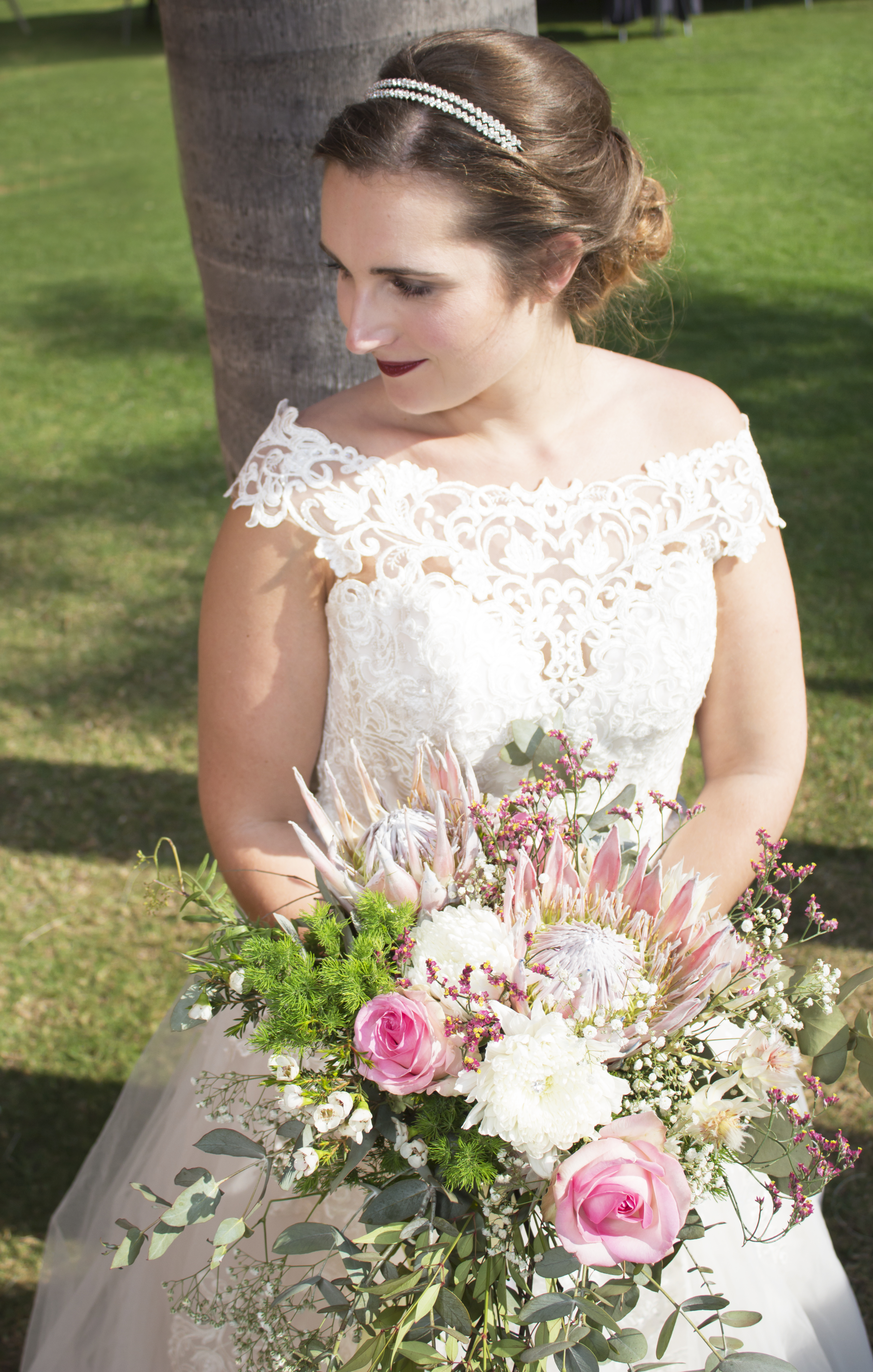 The Beauty of Small Weddings: Eleganza Real Bride Larissa wears Essense of Austrailia. Desktop Image